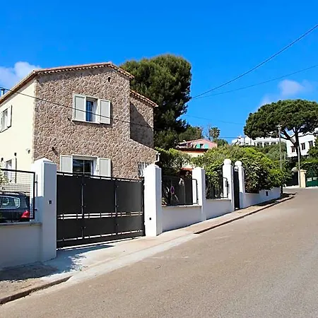 Bessy 10 Bed and Breakfast Αντίμπ