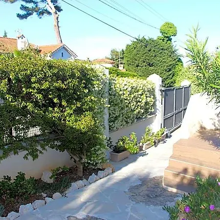 Bessy 10 Bed and Breakfast Αντίμπ