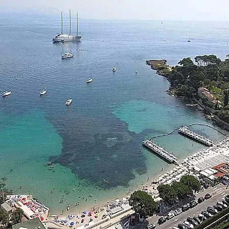 Bessy 10 Bed and Breakfast Αντίμπ