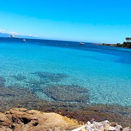 Bessy 10 Bed and Breakfast Αντίμπ
