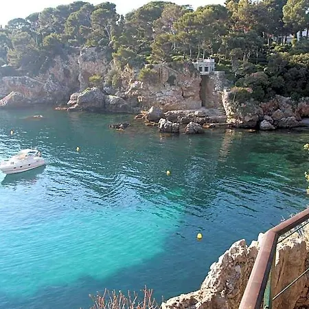 Bessy 10 Bed and Breakfast Αντίμπ