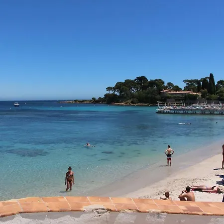 Alojamento de Acomodação e Pequeno-almoço Bessy 10 4*